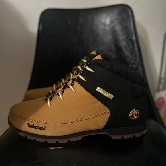 Brand New  Timberland boots - Picture 1 of 3